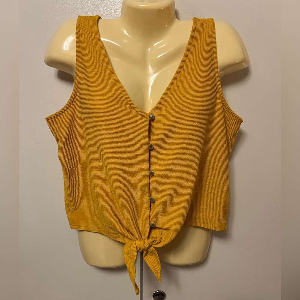 Cool Vintage Tie Front Tank 🌼